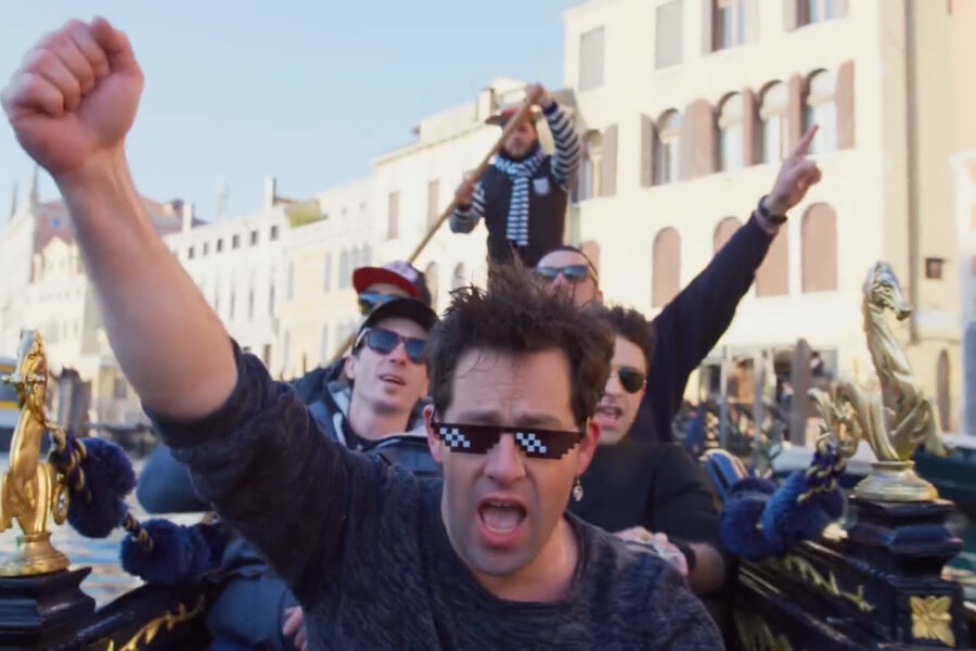 Piace? feat Rumatera – Hey!